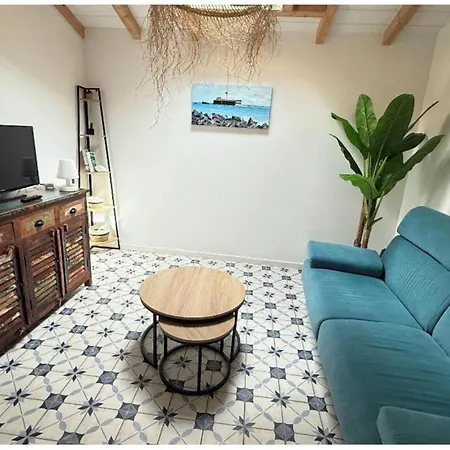 Leora - Climatisee, Parking, 6 Personnes 아그